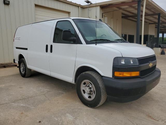 1GCWGAFPXJ1334225 - 2018 CHEVROLET EXPRESS G2 WHITE photo 4