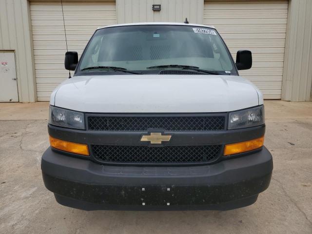 1GCWGAFPXJ1334225 - 2018 CHEVROLET EXPRESS G2 WHITE photo 5