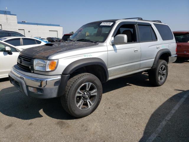 2001 TOYOTA 4RUNNER SR5, 