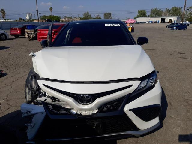 4T1K61AK4MU473455 - 2021 TOYOTA CAMRY XSE WHITE photo 5