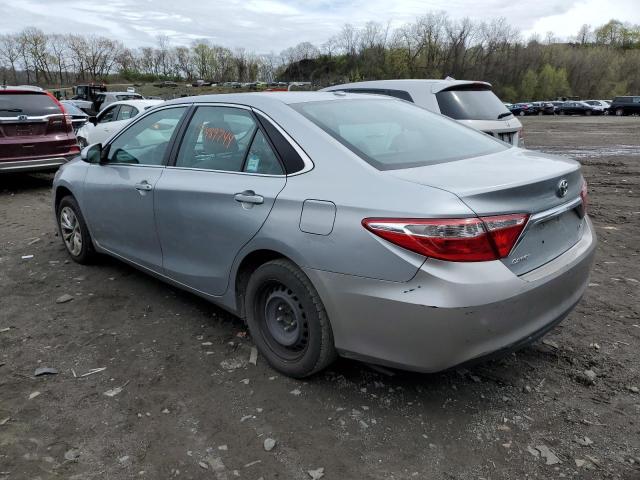 4T4BF1FK8FR476425 - 2015 TOYOTA CAMRY LE SILVER photo 2