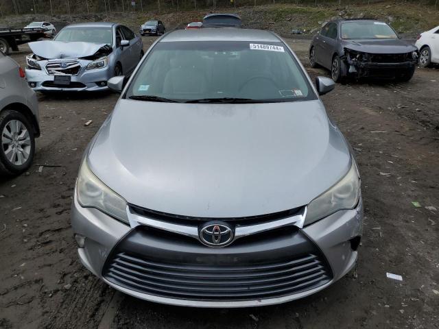 4T4BF1FK8FR476425 - 2015 TOYOTA CAMRY LE SILVER photo 5