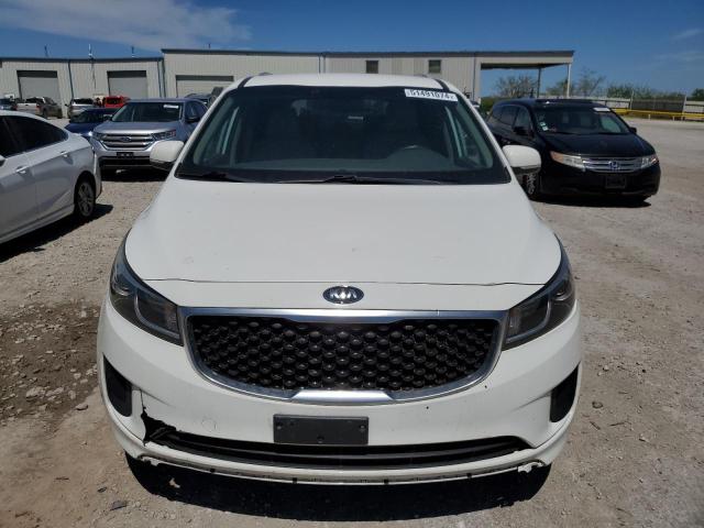 KNDMB5C11G6152423 - 2016 KIA SEDONA LX WHITE photo 5