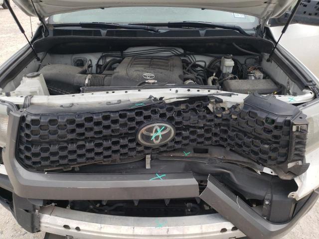 5TFUW5F17JX766927 - 2018 TOYOTA TUNDRA DOUBLE CAB SR/SR5 WHITE photo 11