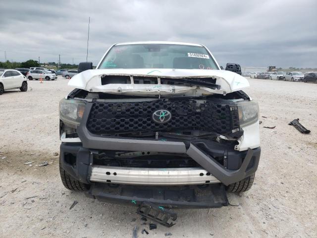 5TFUW5F17JX766927 - 2018 TOYOTA TUNDRA DOUBLE CAB SR/SR5 WHITE photo 5