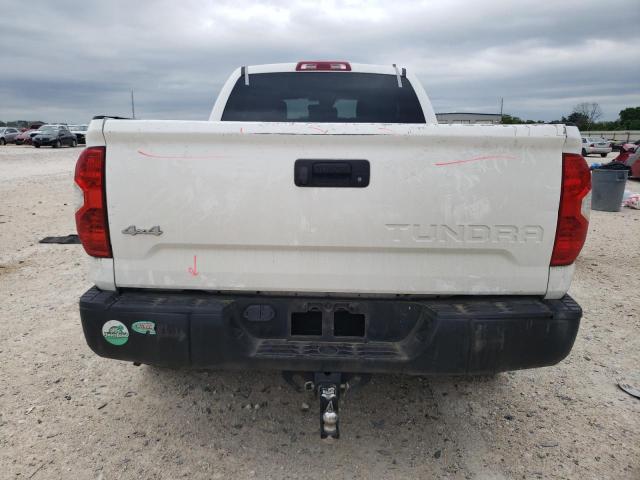 5TFUW5F17JX766927 - 2018 TOYOTA TUNDRA DOUBLE CAB SR/SR5 WHITE photo 6