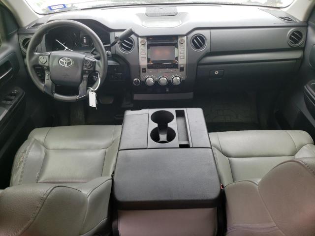 5TFUW5F17JX766927 - 2018 TOYOTA TUNDRA DOUBLE CAB SR/SR5 WHITE photo 8