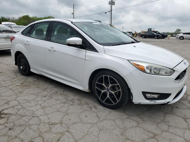 1FADP3F22FL321719 - 2015 FORD FOCUS SE WHITE photo 4