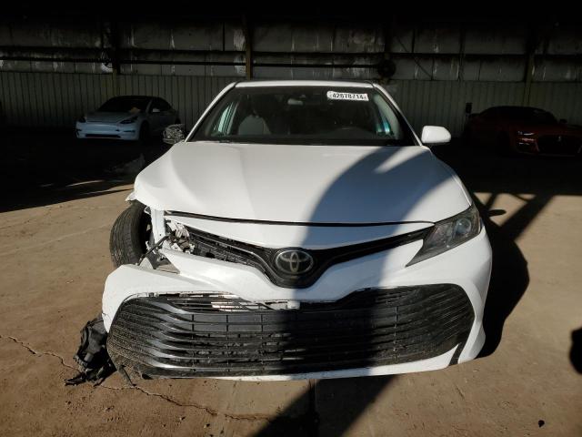 4T1C11AKXLU334593 - 2020 TOYOTA CAMRY LE WHITE photo 5