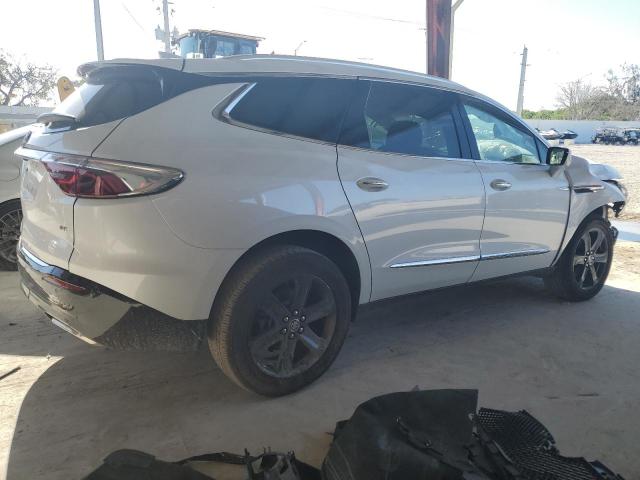 5GAERBKW7PJ147253 - 2023 BUICK ENCLAVE ESSENCE 白色 照片 3