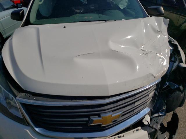 1GNKRFED0FJ157129 - 2015 CHEVROLET TRAVERSE LS WHITE photo 7