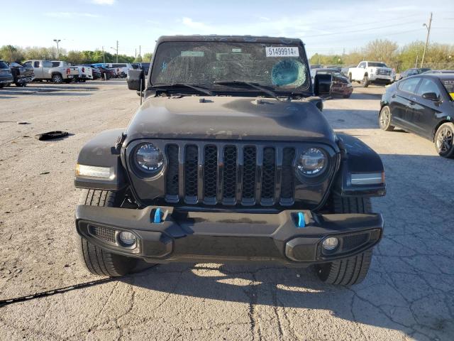 1C4JJXP68MW642232 - 2021 JEEP WRANGLER U SAHARA 4XE BLACK photo 5