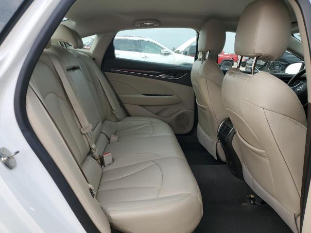 1G4ZN5SZ7JU116917 - 2018 BUICK LACROSSE PREFERRED WHITE photo 10