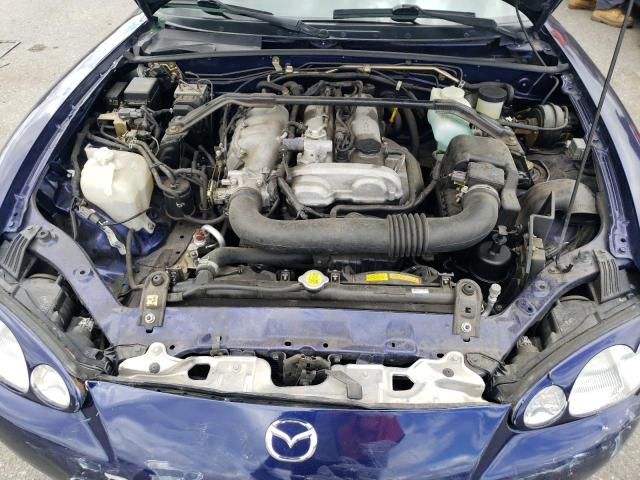 JM1NB353730308369 - 2003 MAZDA MX-5 MIATA BASE BLUE photo 11