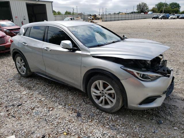 SJKCH5CP1JA056887 - 2018 INFINITI QX30 BASE SILVER photo 4