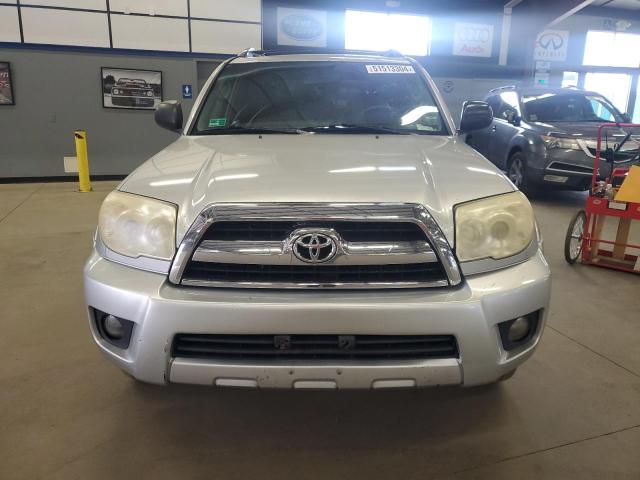 JTEBU14R18K031586 - 2008 TOYOTA 4 RUNNER SR5 SILVER photo 5