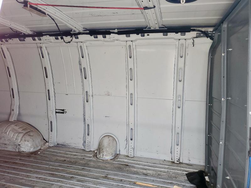 1GCZGUCG2F1103863 - 2015 CHEVROLET EXPRESS G3 WHITE photo 11