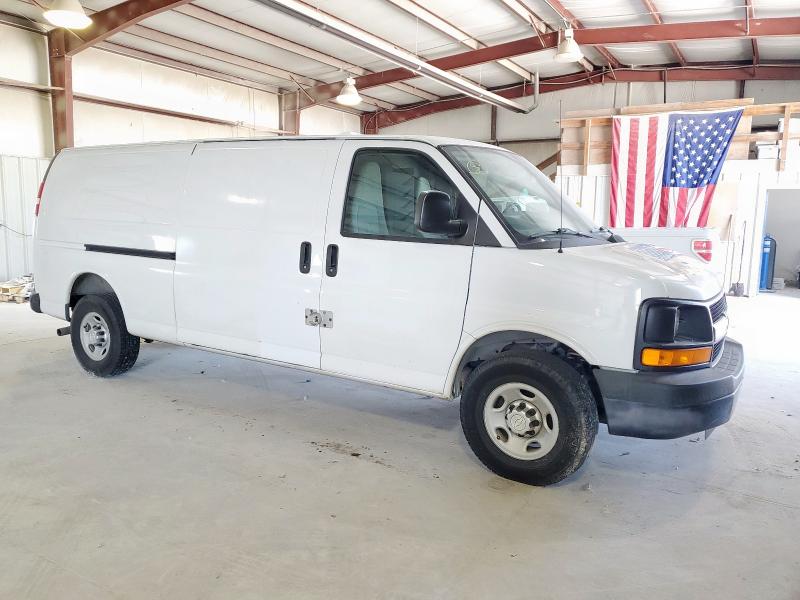 1GCZGUCG2F1103863 - 2015 CHEVROLET EXPRESS G3 WHITE photo 4