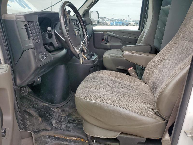 1GCZGUCG2F1103863 - 2015 CHEVROLET EXPRESS G3 WHITE photo 7