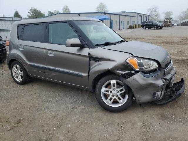 KNDJT2A27A7135914 - 2010 KIA SOUL + SILVER photo 4