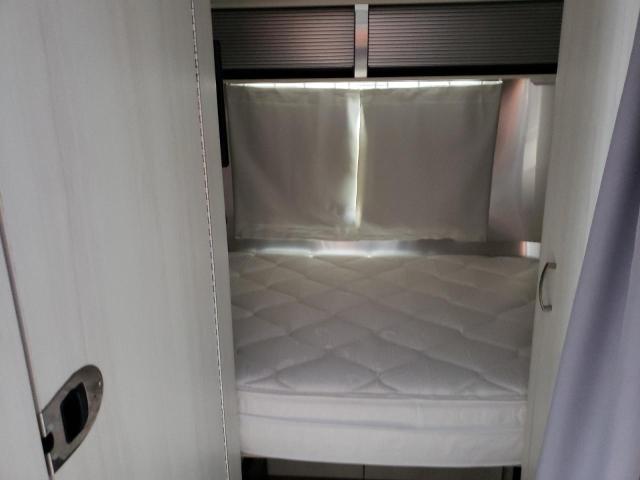 1STHRAC15HJ538428 - 2017 AIRS TRAILER SILVER photo 6