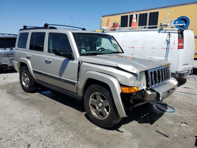 1J8HH48P67C674319 - 2007 JEEP COMMANDER GOLD photo 4