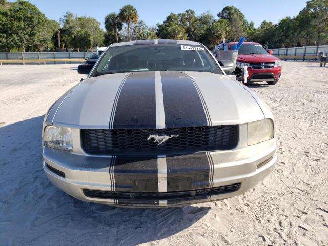 1ZVHT80N085112085 - 2008 FORD MUSTANG SILVER photo 5