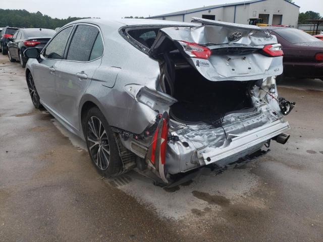 JTNB11HK9J3029008 - 2018 TOYOTA CAMRY L SILVER photo 3