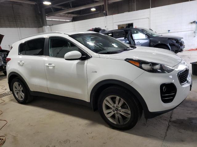 KNDPMCAC4H7032191 - 2017 KIA SPORTAGE LX WHITE photo 4