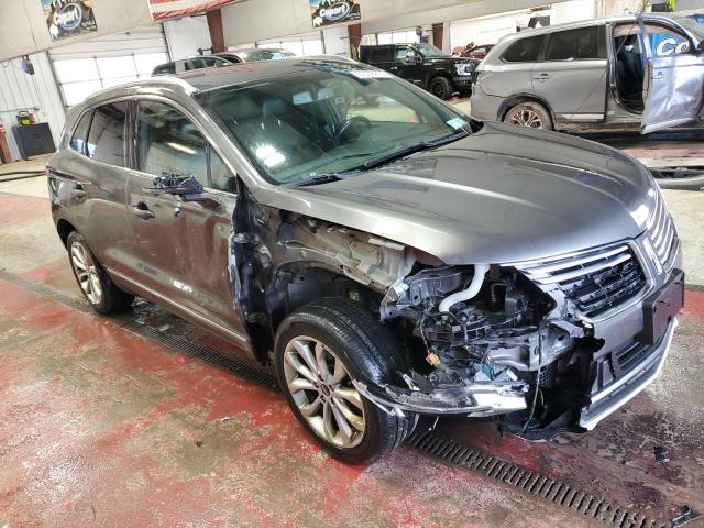 5LMCJ2D90HUL55018 - 2017 LINCOLN MKC SELECT Մոխրագույն լուսանկար 4
