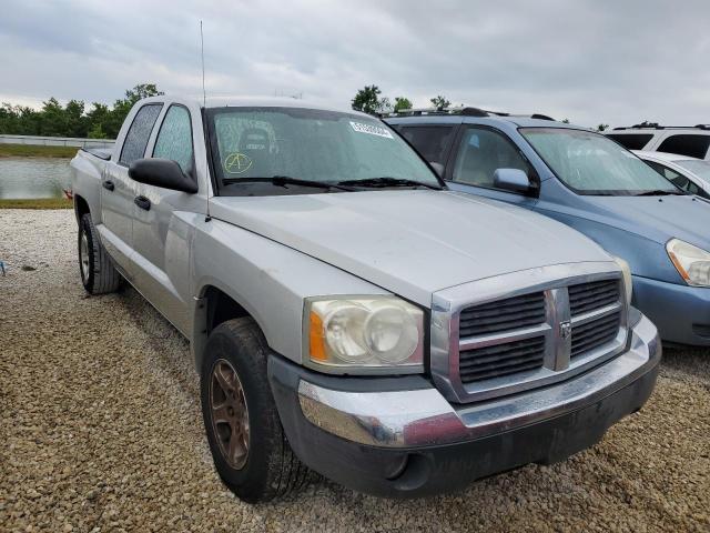 1D7HE48K35S341833 - 2005 DODGE DAKOTA QUAD SLT SILVER photo 4