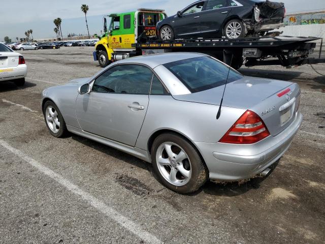 WDBKK65F42F260810 - 2002 MERCEDES-BENZ SLK 320 SILVER photo 2