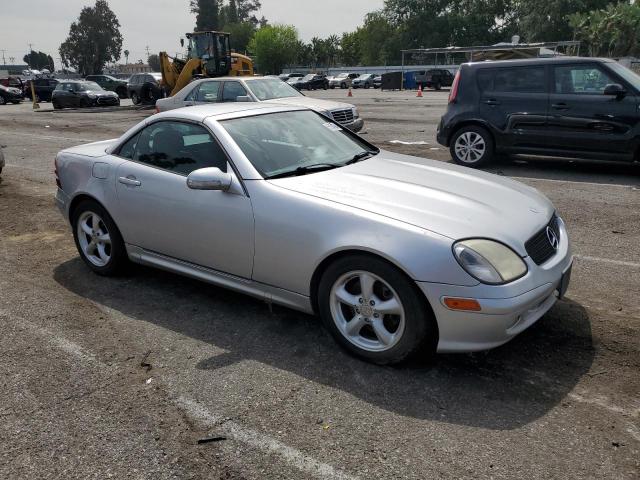 WDBKK65F42F260810 - 2002 MERCEDES-BENZ SLK 320 SILVER photo 4