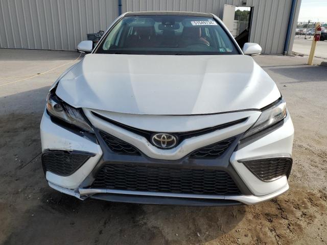 4T1K61BK2MU021406 - 2021 TOYOTA CAMRY XSE WHITE photo 5