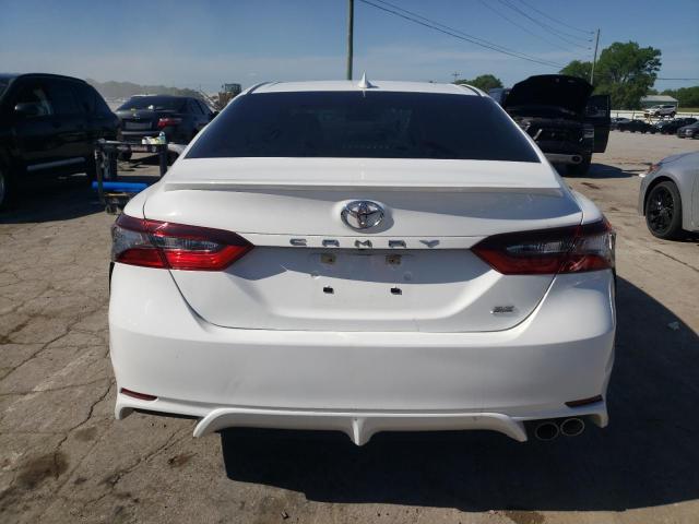 4T1G11AK8PU722946 - 2023 TOYOTA CAMRY SE NIGHT SHADE WHITE photo 6