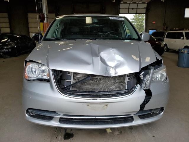 2C4RC1BG9CR255416 - 2012 CHRYSLER TOWN & COU TOURING ვერცხლისფერი ფოტო 5