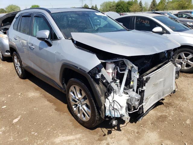 2T3A1RFV4LW134406 - 2020 TOYOTA RAV4 XLE PREMIUM SILVER photo 4