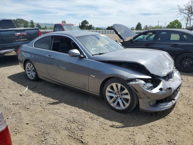 WBAKE3C56BE557923 - 2011 BMW 328 I GRAY photo 4