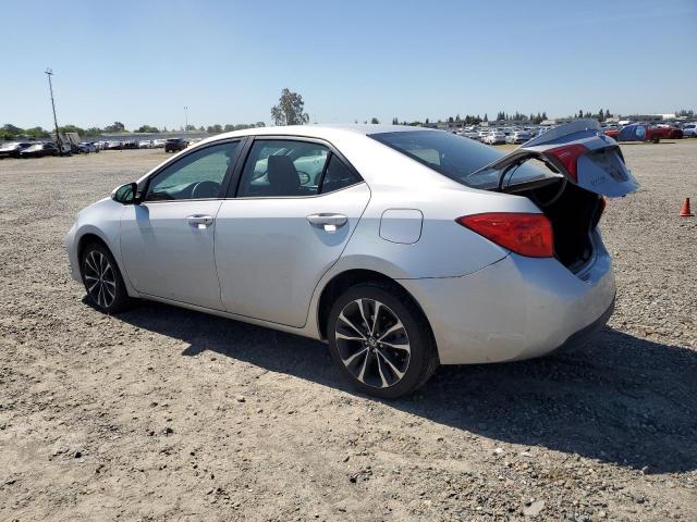 2T1BURHEXJC025528 - 2018 TOYOTA COROLLA L SILVER photo 2