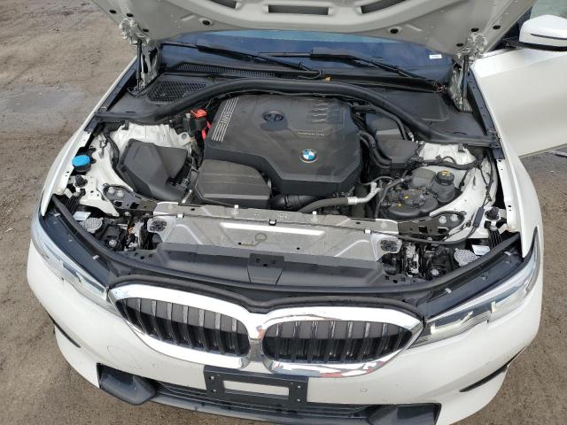 3MW5R7J09M8C17672 - 2021 BMW 330XI WHITE photo 11