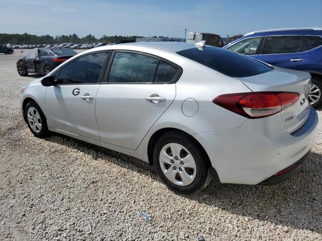 3KPFK4A74JE200184 - 2018 KIA FORTE LX GRAY photo 2