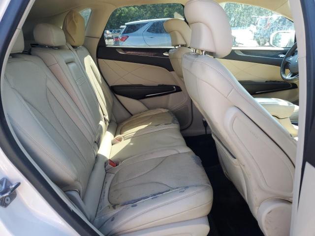 5LMCJ3C94HUL55160 - 2017 LINCOLN MKC RESERVE თეთრი ფოტო 11