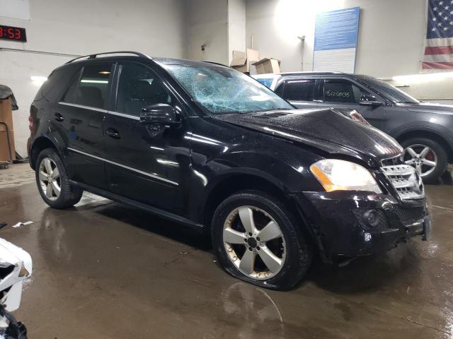 4JGBB8GB9BA726795 - 2011 MERCEDES-BENZ ML 350 4MATIC BLACK photo 4