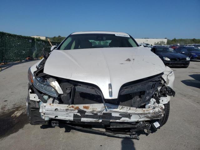 1LNHL9DK1DG603414 - 2013 LINCOLN MKS WHITE photo 5