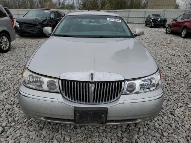 1LNFM83W3WY731699 - 1998 LINCOLN TOWN CARTIER SILVER photo 5