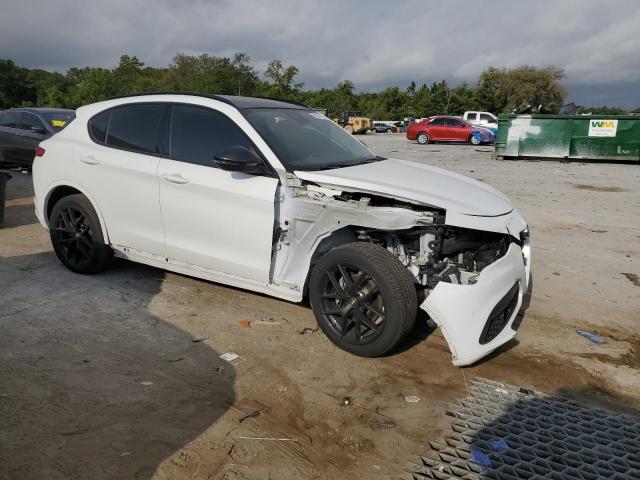 ZASPAKBN6M7D11680 - 2021 ALFA ROMEO STELVIO TI WHITE photo 4