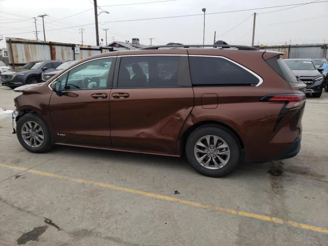 5TDKRKEC6MS059523 - 2021 TOYOTA SIENNA LE BROWN photo 2