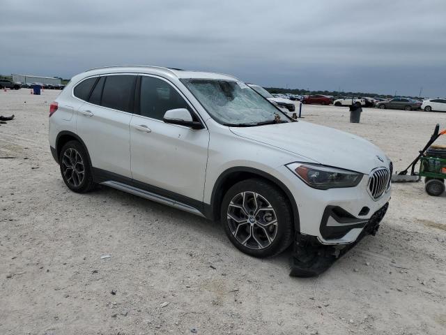 WBXJG9C08M5T22039 - 2021 BMW X1 XDRIVE28I WHITE photo 4