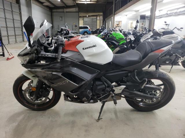 ML5EXER13PDA90836 - 2023 KAWASAKI EX650 R Белый фото 3