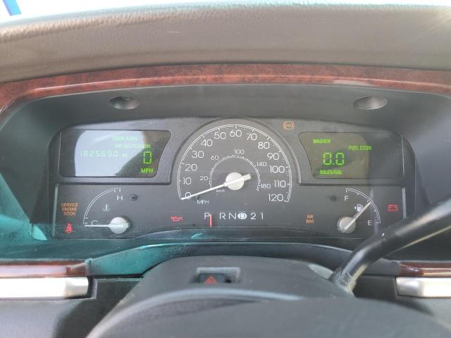 1LNHM81W33Y630251 - 2003 LINCOLN TOWN CAR EXECUTIVE Արծաթագույն լուսանկար 9